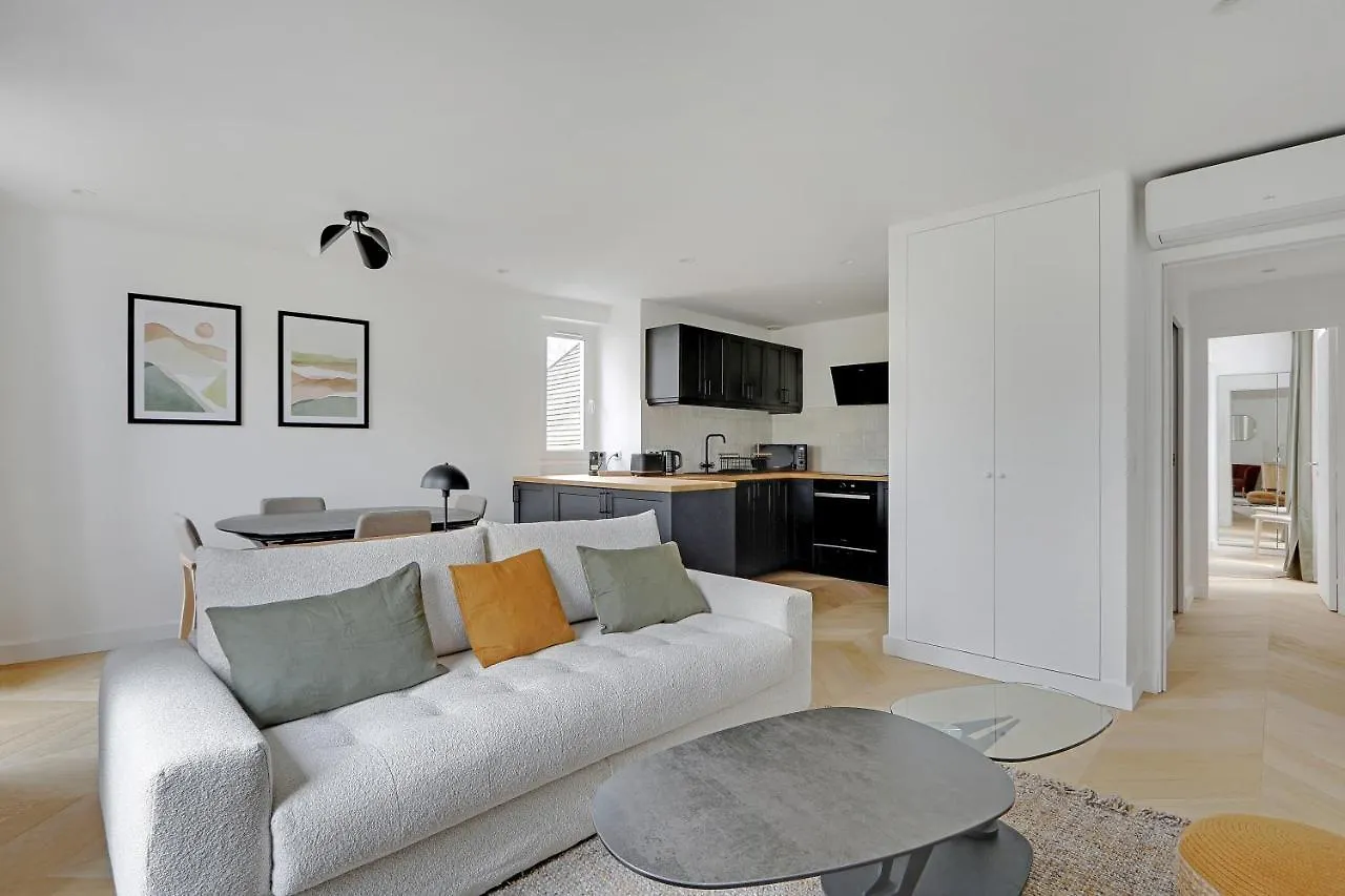 Pick A Flat'S Apartment On Place Du Tertre Paris
