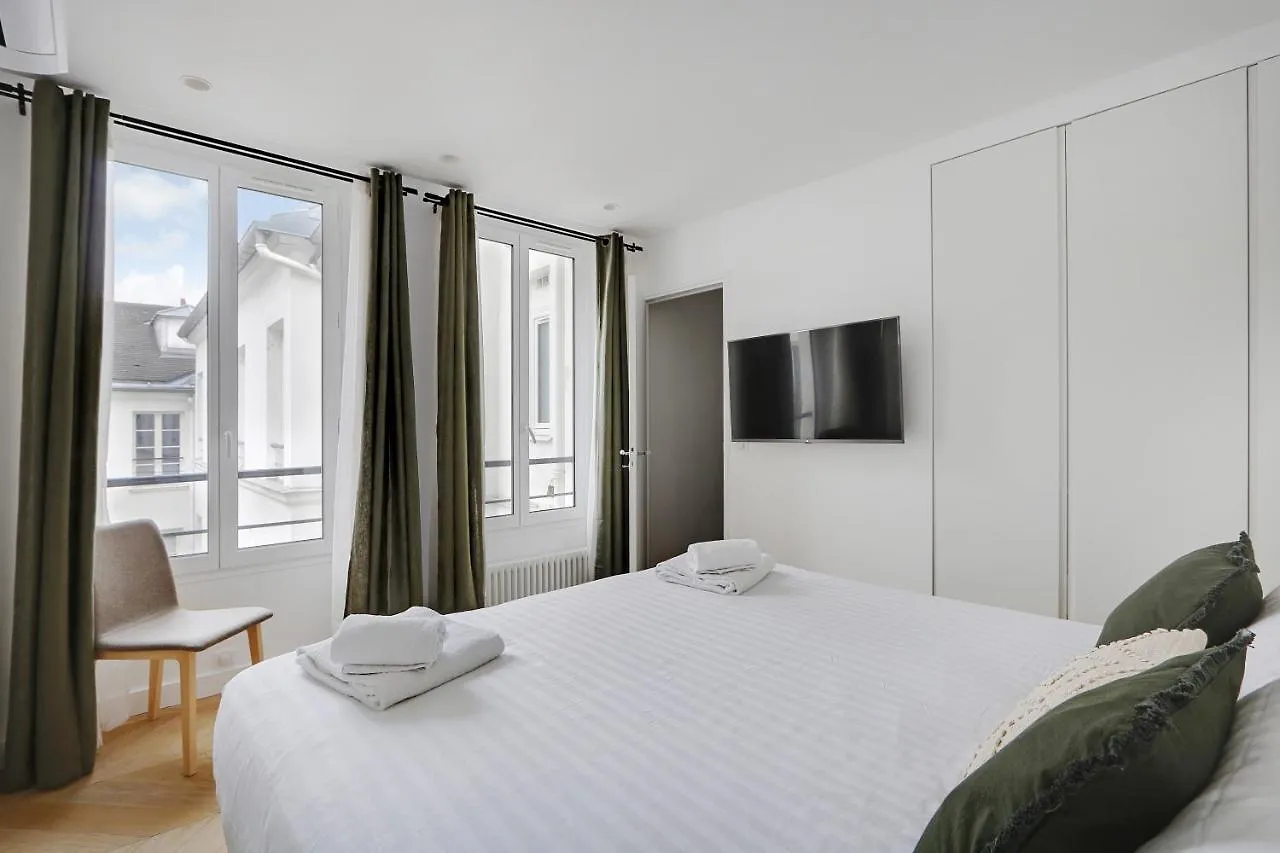 Pick A Flat'S Apartment On Place Du Tertre Paris
